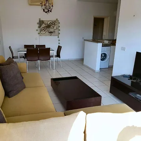 דירה Bright 2 Bed, Pool Facing In Limnaria Gardens
