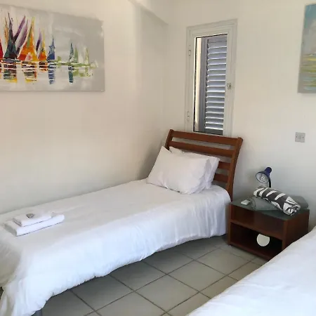 Bright 2 Bed, Pool Facing In Limnaria Gardens דירה Paphos
