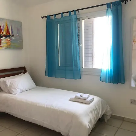 Bright 2 Bed, Pool Facing In Limnaria Gardens דירה